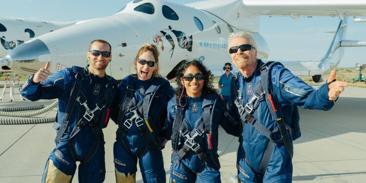 Virgin Galactic completa con éxito el primer vuelo espacial completamente tripulado