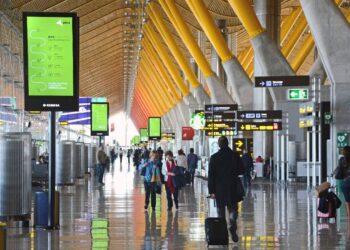 El Gobierno suprime la limitación de acceso a las terminales de los aeropuertos
