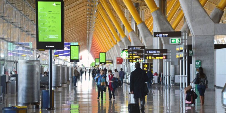 El Gobierno suprime la limitación de acceso a las terminales de los aeropuertos