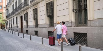 La oferta de Airbnb contribuye a dispersar el turismo en grandes destinos según la compañia