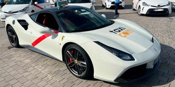 TaxiCoin comienza a operar en Madrid ofreciendo viajar por Madrid en taxi a bordo de un Ferrari