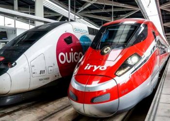 El acuerdo entre el PSOE y Sumar para formar gobierno incluye medidas para reducir los vuelos domésticos en rutas con una alternativa ferroviaria