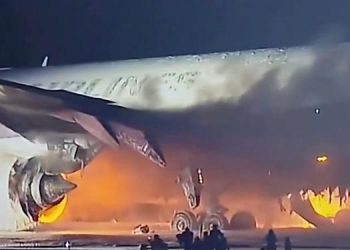 Cinco fallecidos en un avión que aterrizaba en llamas en el aeropuerto japonés de Haneda