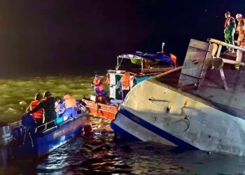 naufragio Vietnam barco turístico