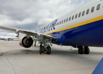 Ryanair cierra la base de Santiago y abandona Vigo y Tenerife