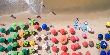Verano de contrastes: la cara y la cruz del turismo en España
