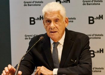 hoteleros de Barcelona pisos turísticos