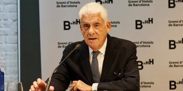 hoteleros de Barcelona pisos turísticos