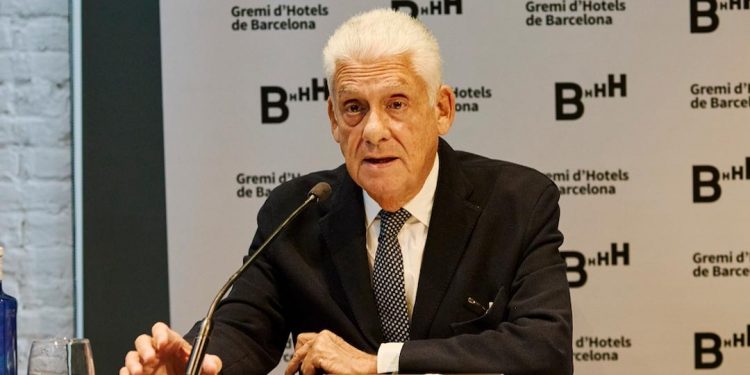 hoteleros de Barcelona pisos turísticos