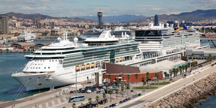Barcelona tasa turística cruceristas