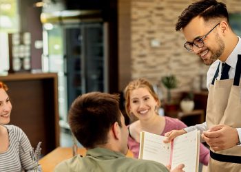 El empleo turístico supera los tres millones de afiliados tras crecer un 3% en junio
