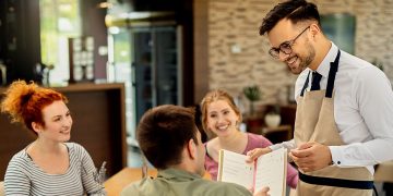 El empleo turístico supera los tres millones de afiliados tras crecer un 3% en junio
