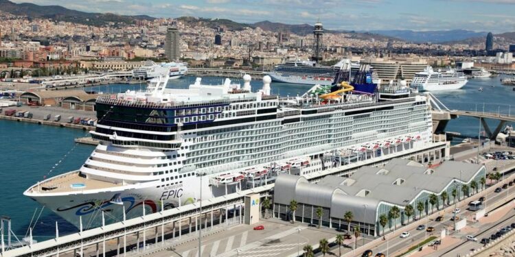 Barcelona tasa a cruceristas